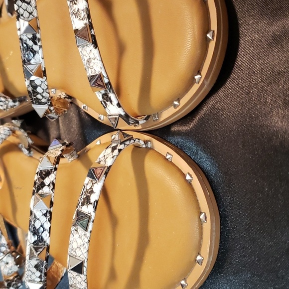 Nicole Miller triple strap, ankle wrap snakeskin print sandals - Picture 4 of 5